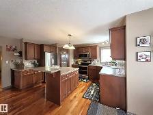 Fully Furnished 4 Bedroom House for Rent in Drayton Valley. - Photo 2