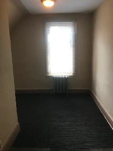 Larger 1BR c/w all utilities located east Downtown - Photo 2