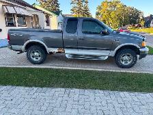 2002 Ford F-150 Lariat for sale, with free motorcycle included - Photo 3