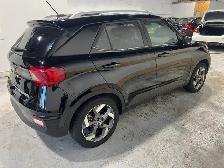 2024 Hyundai Venue Ultimate - Photo 3