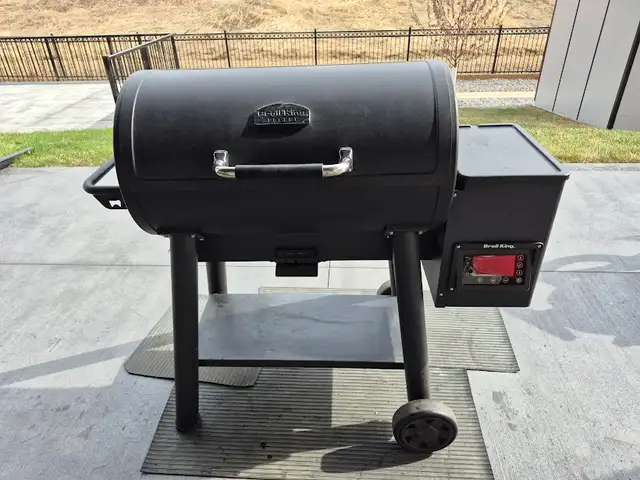 Broil king Digital Pellet Smoker