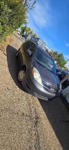Toyota Sienna - Photo 8