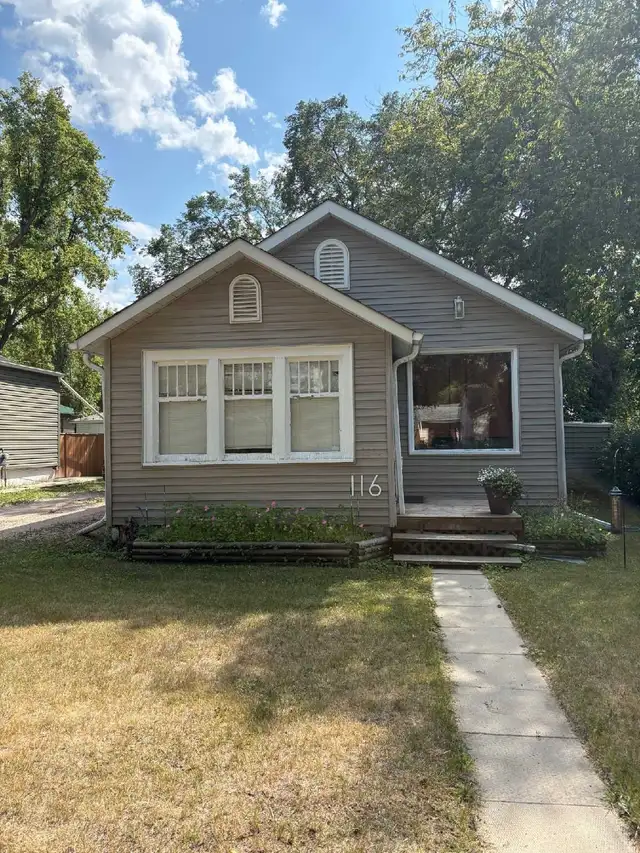 2 Bedroom Open Concept Character home for rent, HUGE FENCED YARD