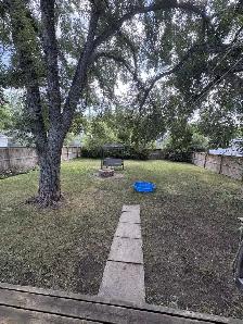2 Bedroom Open Concept Character home for rent, HUGE FENCED YARD - Photo 3