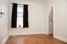Bright, Spacious, Welcoming 4 Bedroom Home - Photo 16