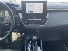 2025 Toyota Corolla SE SEDAN/NAVI APPLE CARPLAY/BACK UP CAM/SUNR - Photo 28