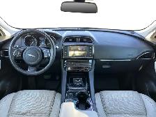 2017 Jaguar F-PACE 35t Prestige / AWD - Photo 12