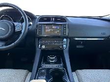 2017 Jaguar F-PACE 35t Prestige / AWD - Photo 13