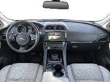 2017 Jaguar F-PACE 35t Prestige / AWD - Photo 31