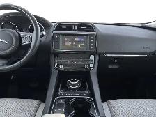2017 Jaguar F-PACE 35t Prestige / AWD - Photo 32