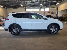 2018 Toyota RAV-4 1 Owner | 0 Accidents | New Tires - Photo 4