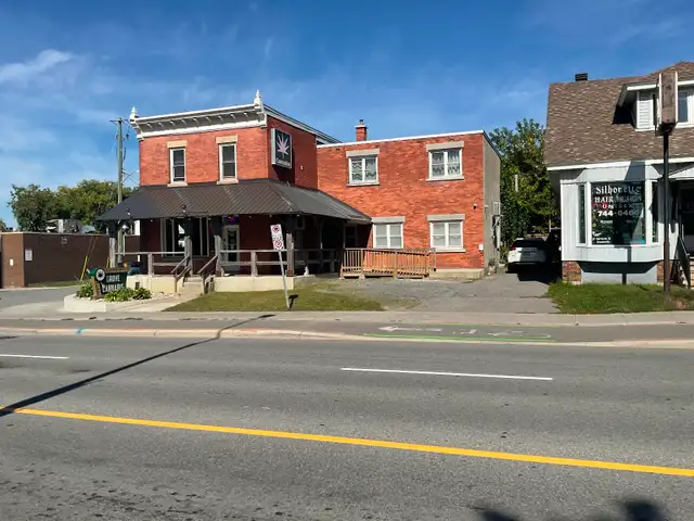 Prime commercial basement space close to downtown for rent