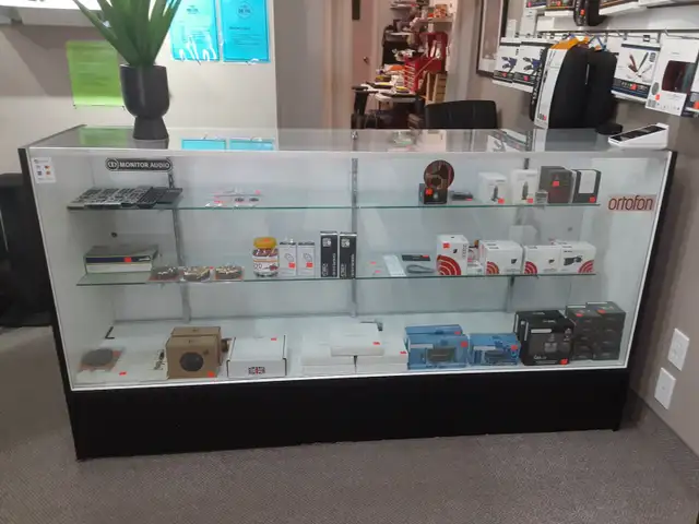 Retail glass display case