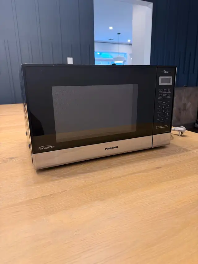 Panasonic Microwave NN-ST676S