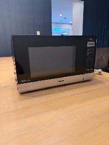 Panasonic Microwave NN-ST676S