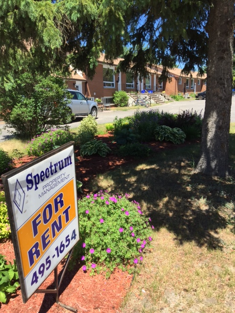 LAKESHORE TOWN HOUSE