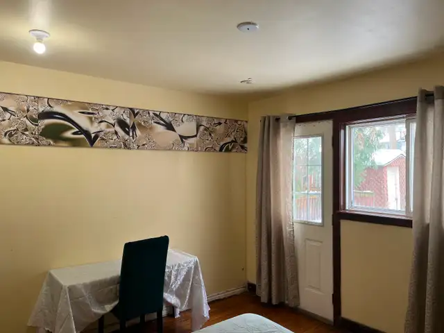 PRIVATE BRIGHT ROOM MAIN FL-50 TO PLAZA STEELES AND BATHURST