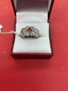 bague en stainless avec pierre blanche et orange