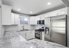 Remodelled cute n cozy 2bdrm bungalow located across Tokarz Park - Photo 4