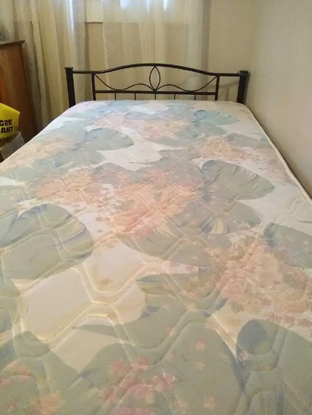 3/4 / Small Double Bed Frame & Mattress (4x6 ft)