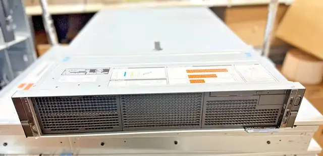 Dell PowerEdge R740 Diskless 2U 2 x Intel Xeon Silver 4114 NO RA