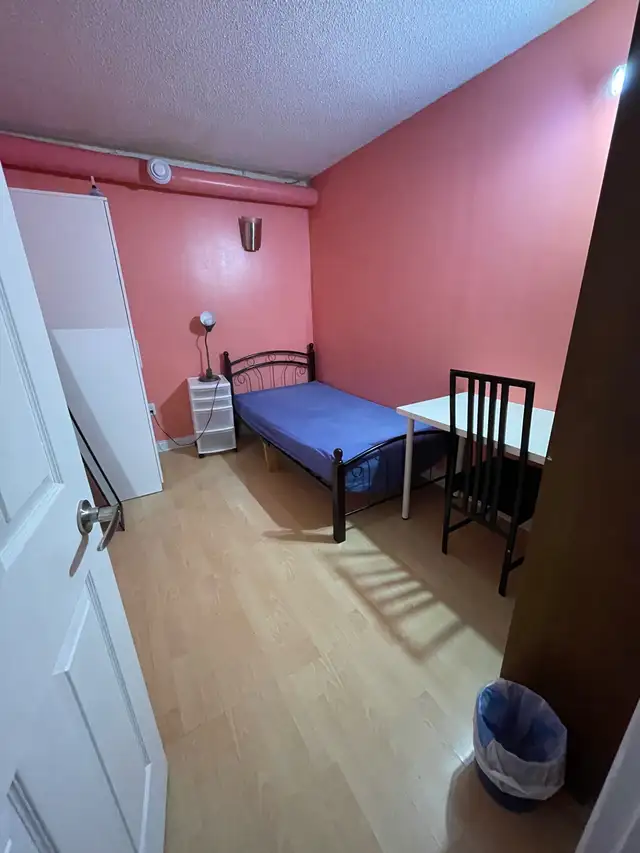 Chinatown center: A room to rent