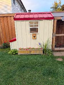 Chicken Coop - Photo 2