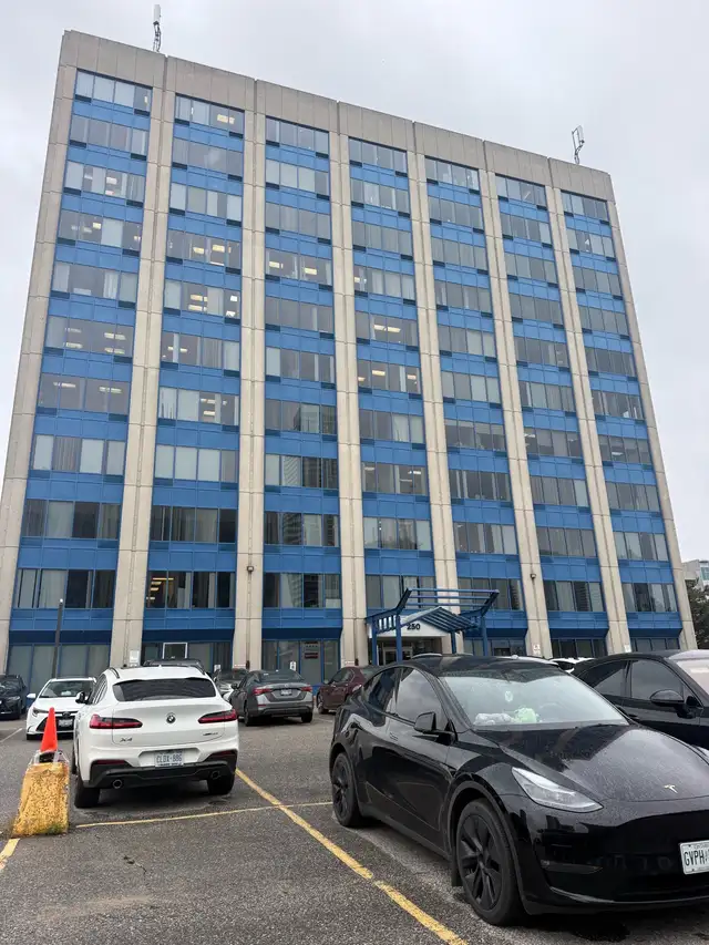 EXECUTIVE OFFICE ROOMS FOR LEASE IN NORTH YORK