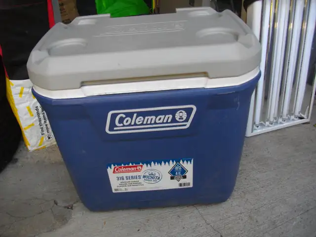 COLEMAN 60 LT. COOLER