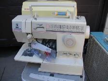 SINGER SEWING MACHINE