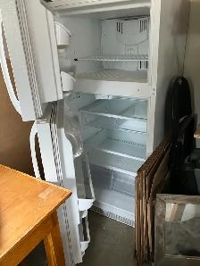 Frigidaire Fridge - Photo 2