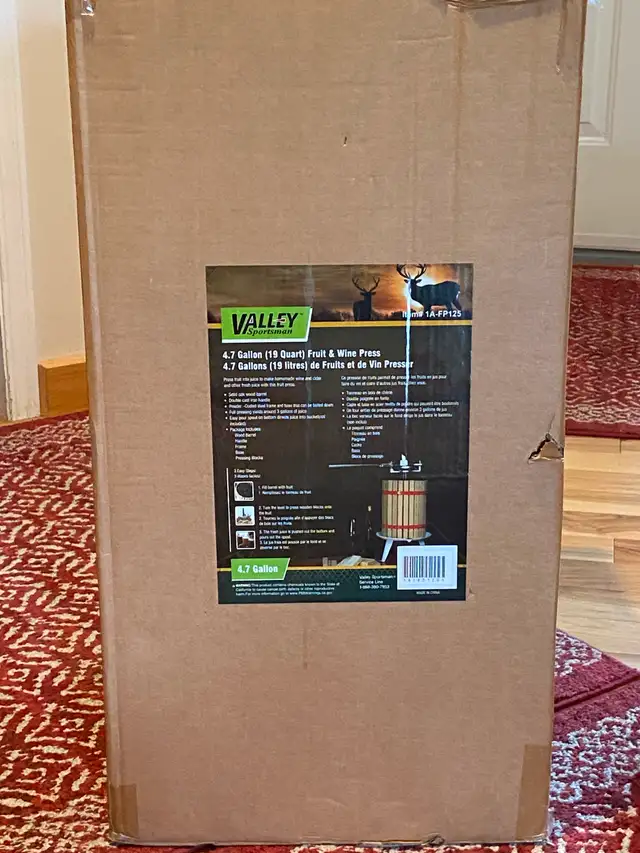 Apple, Fruit, Wine Press. Brand New! 4.7 Gallon Capacity.