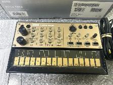 Korg Volca Keys Analog Loop Synthesizer - Photo 2