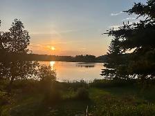 Lakefront 3 bedroom detached w/ self contained basement apt
