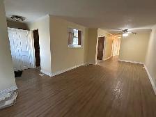 Lakefront 3 bedroom detached w/ self contained basement apt - Photo 2