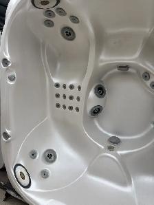 2011 Jacuzzi J335 5-6 Adult Hot Tub with Full Body Lounger - Photo 2
