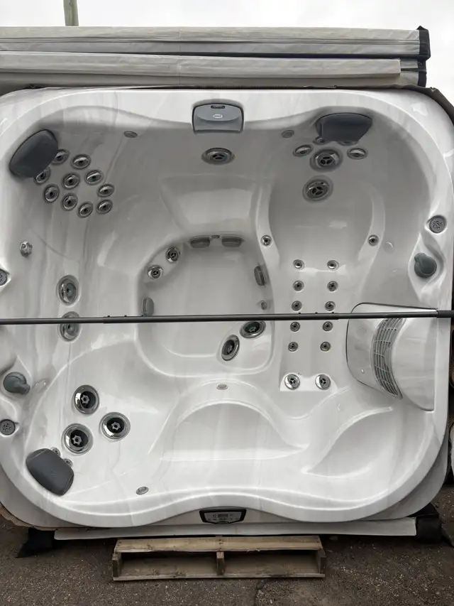 2021 Jacuzzi J355 5-6 Adult Hot Tub with Full Massage Lounger