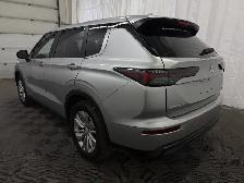 2025 Mitsubishi Outlander - Photo 9