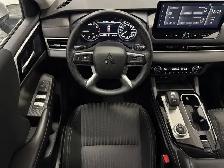 2025 Mitsubishi Outlander - Photo 16