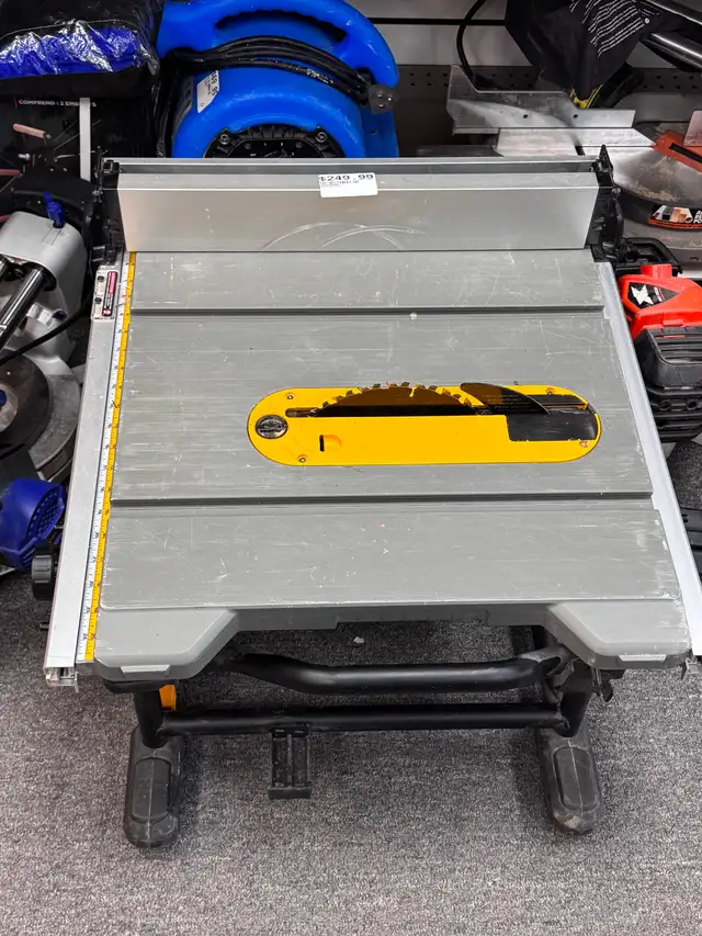 DEWALT 15-amp Corded 10-inch Compact Job Site Table Saw
