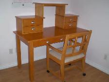 Private basement room near SQ 1 for single female only - Photo 2