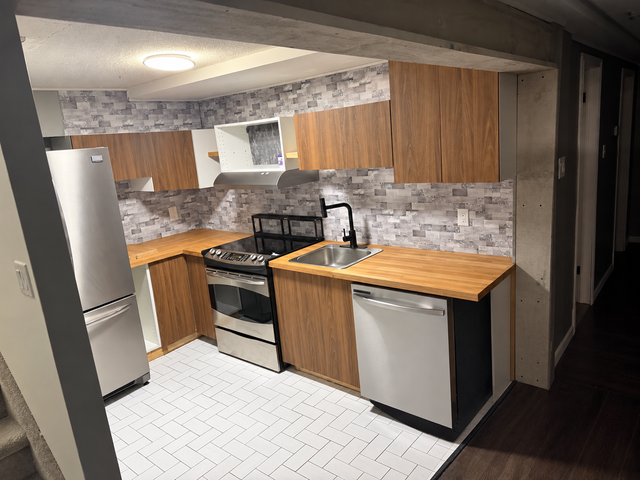 3 bedroom Oct 1