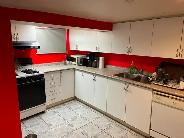 Private Basement Room for Rent, steps to Subway