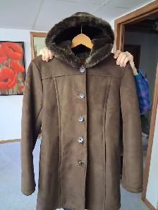 Ladies Small Dark Brown Hooded Winter Coat