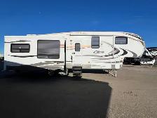 2012 KEYSTONE COUGAR 323MKS, SPACIOUS, COUPLES UNIT - Photo 5