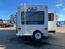 2012 KEYSTONE COUGAR 323MKS, SPACIOUS, COUPLES UNIT - Photo 8