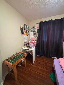 Private room available for a girl on upper floor. - Photo 4