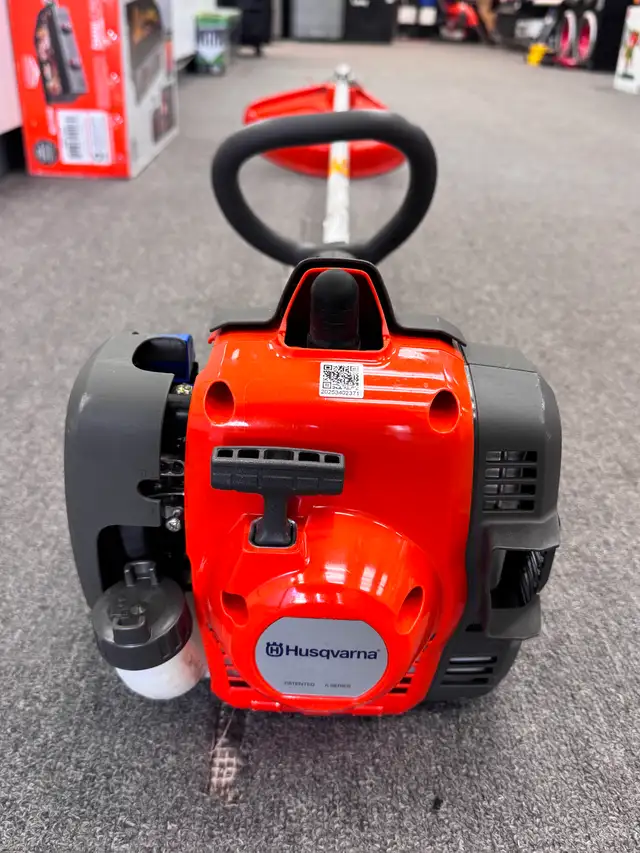 Husqvarna 17-in 22cc 2-Cycle Straight Shaft Gas Grass Trimmer