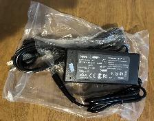 NEW TOSHIBA MODEL:PA3048U-1ACA AC 90W AC CHARGER
