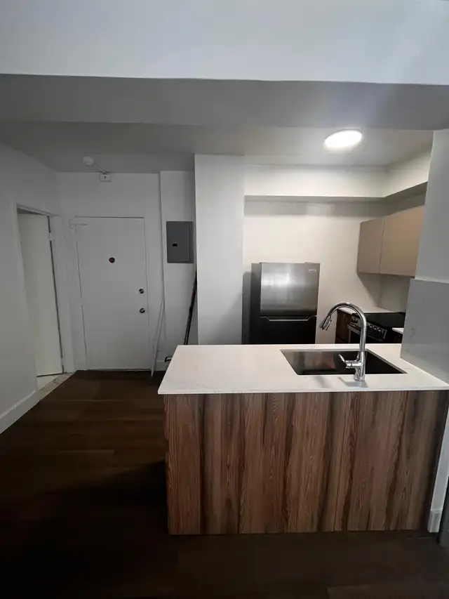 3 1/2 metro Snowdon for OctoberHot Water & Heating INCLUDED